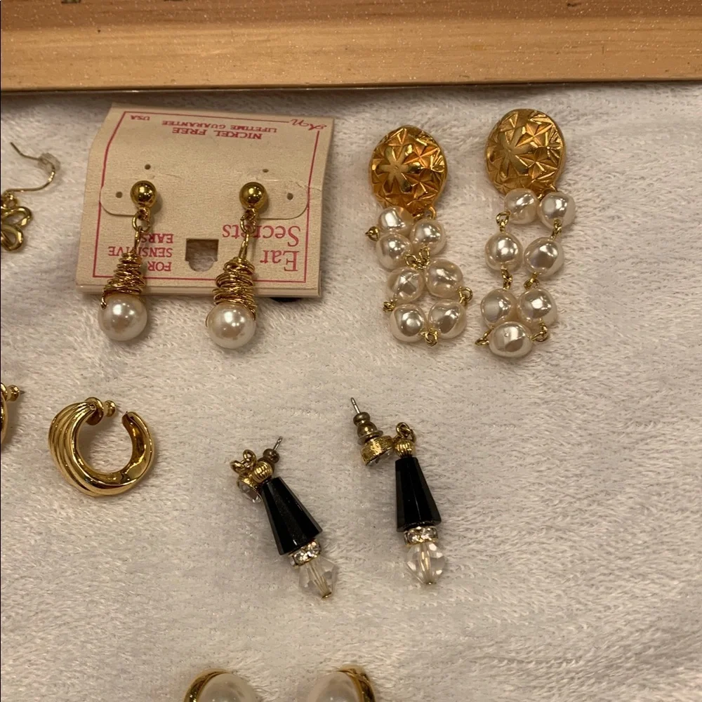 Elegant Gold and Black Jewelry Set